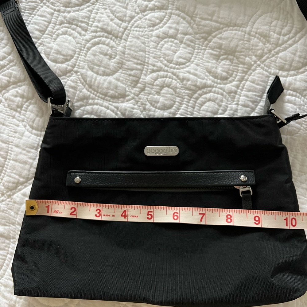 Baggallini cross body handbag.  Perfect condition.